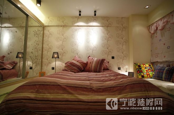 現(xiàn)代臥室裝修圖片