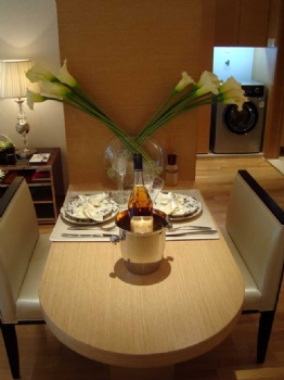時尚設(shè)計現(xiàn)代簡約風(fēng)格樣板間現(xiàn)代餐廳裝修圖片