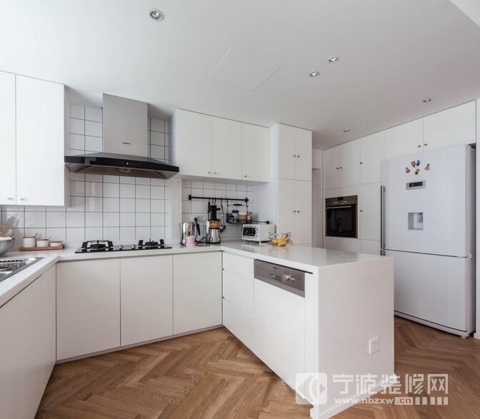 現(xiàn)代廚房裝修圖片