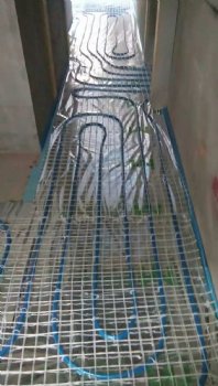 保利印江南地暖安裝實(shí)景圖現(xiàn)代客廳裝修圖片